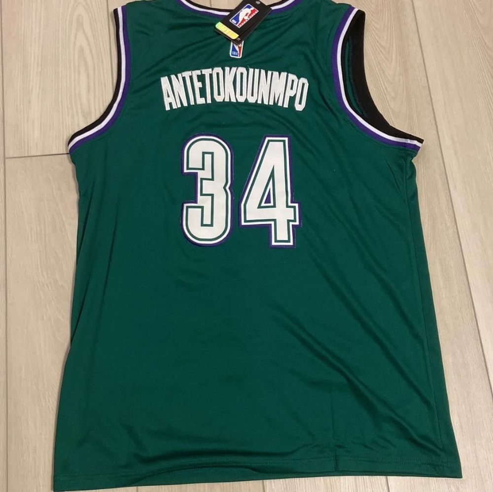 Basketball jerseys - Picture 1 of 4